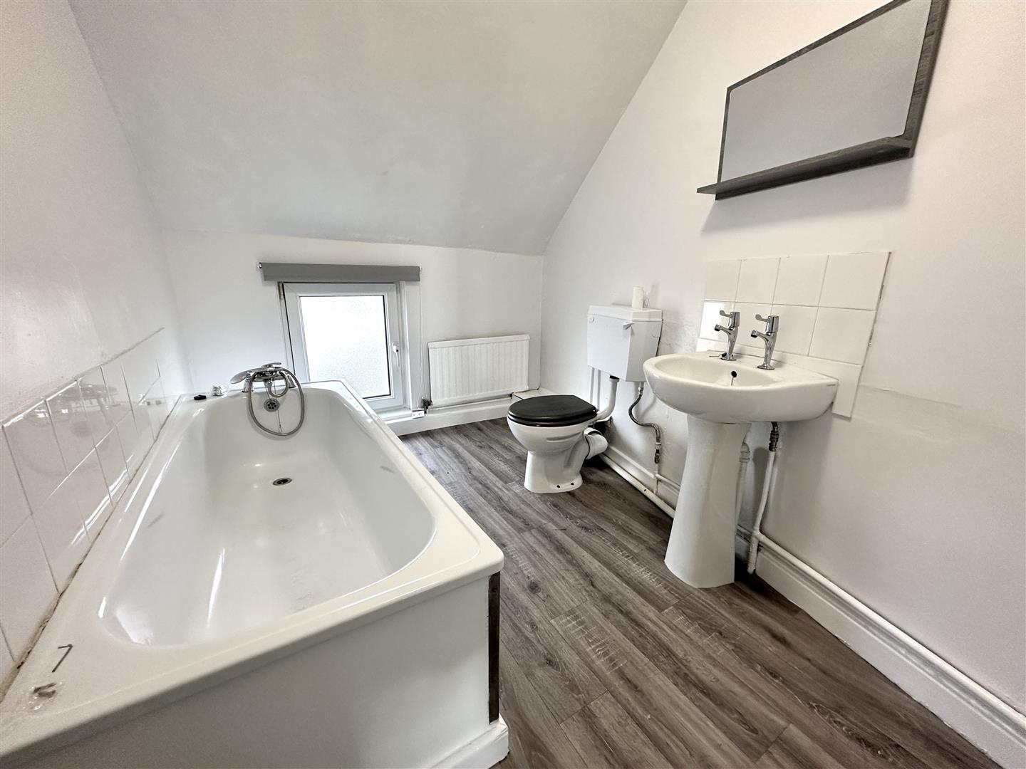 Kingsland Crescent, Barry Knights Estate Agents